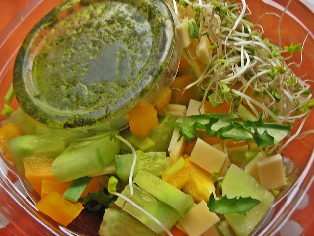 zeleninový salát s klíčky.jpg